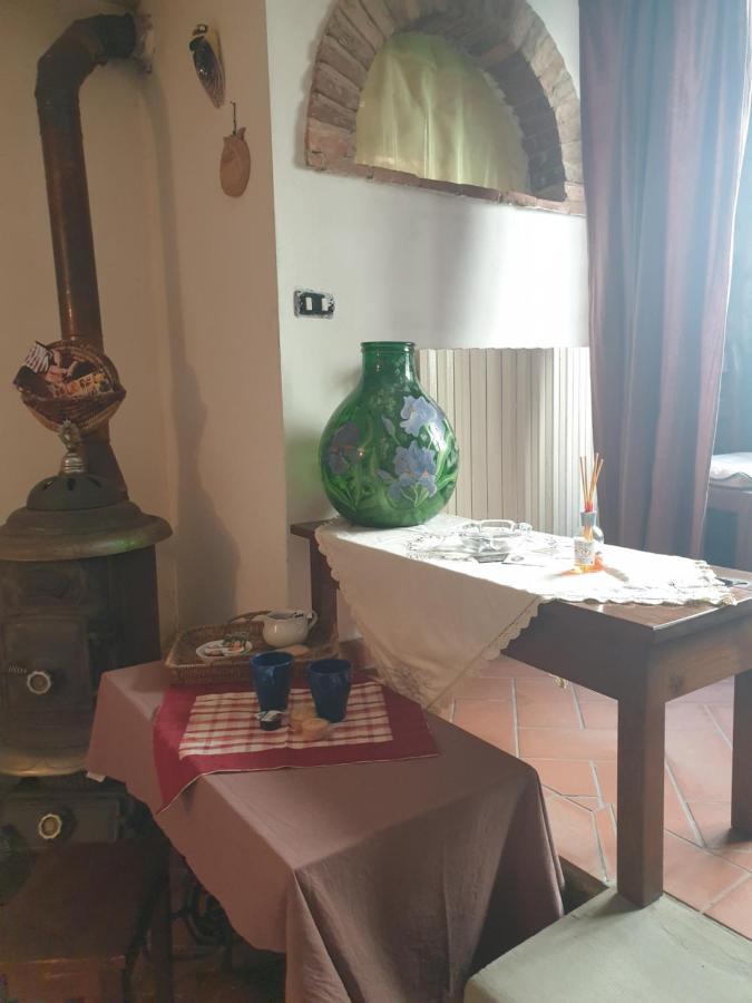 Helga'S House- Una Finestra Sul Borgo Ambra Exteriör bild
